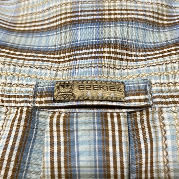 Ezekiel Mens casual snap button down, size LARGE. Excellent condition. - Picture 8 of 8